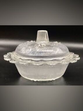 🩷 Vintage Clear Ruffle Glass Candy Dish with Lid